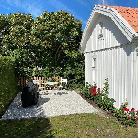 Attefallshus Pa Aengoe I Kalmar Bagian luar foto