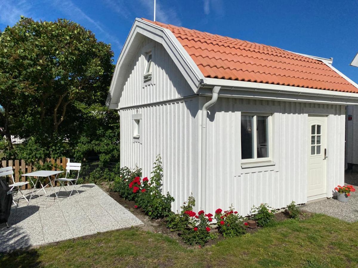 Attefallshus Pa Aengoe I Kalmar Bagian luar foto